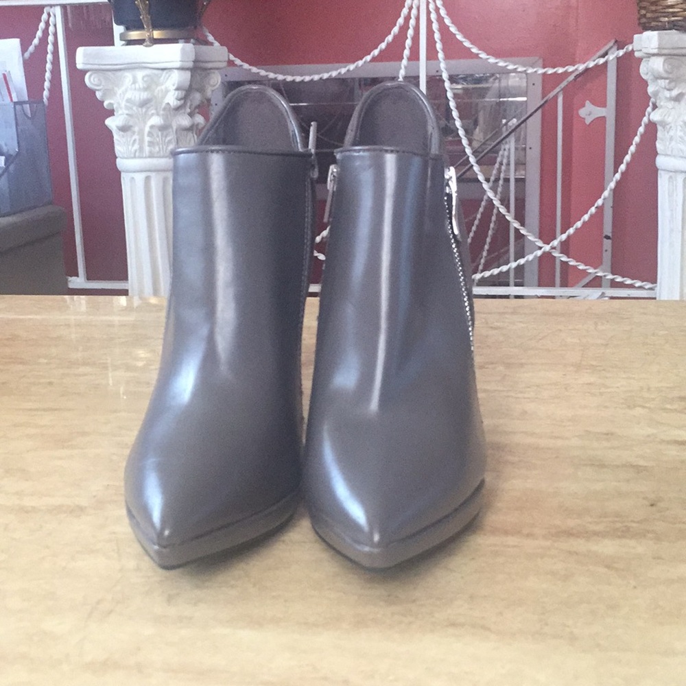 Limelight Size 7.5 half boot new with no tags